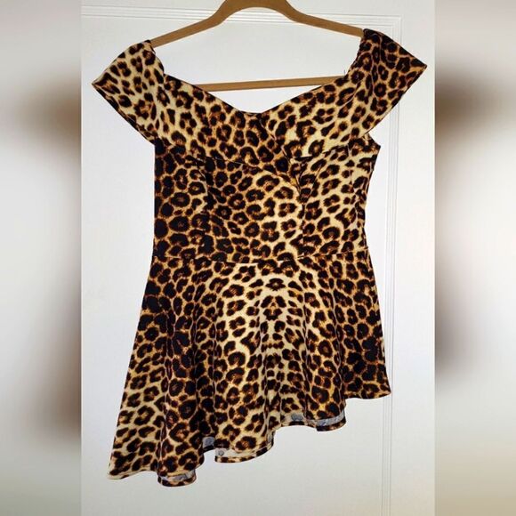NWT Leopard Print Blouse Off Shoulder S exy Top Size S - Picture 1 of 7